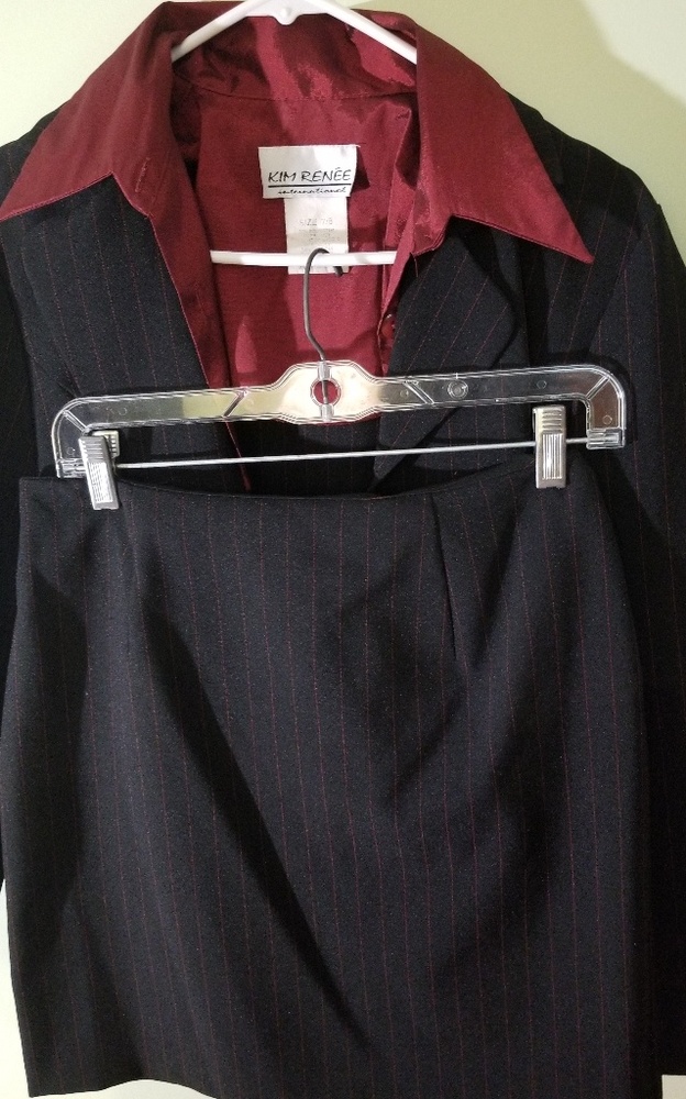 Skirt suit